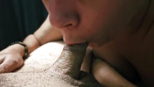 Azgın evli kadın sakso çekiyor