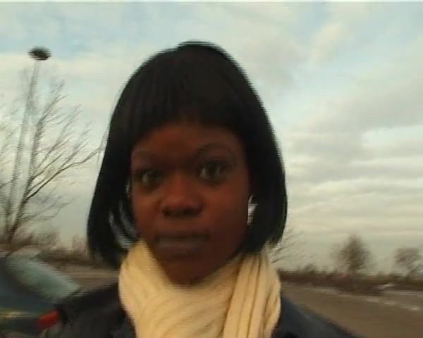 Schwarze Jenny 23 Jahre legt beim Casting direkt los