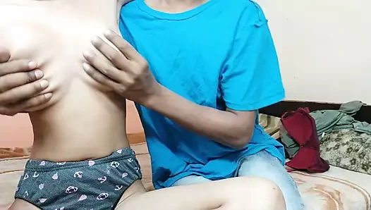 Ateşli Hintli genç kız sikişiyor