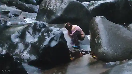 Desi şelalede üvey kız kardeşimle riskli halka açık sert sikiş, lütfen içime boşal