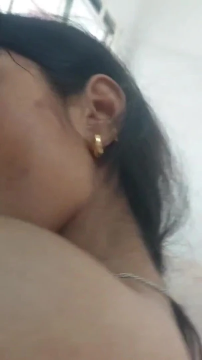 Seksi karım umumi tuvalette oral seks | Klip 2