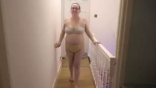 karısı şeritler çıplak gösterilen kapalı onu büyük göğüsler ve serseri