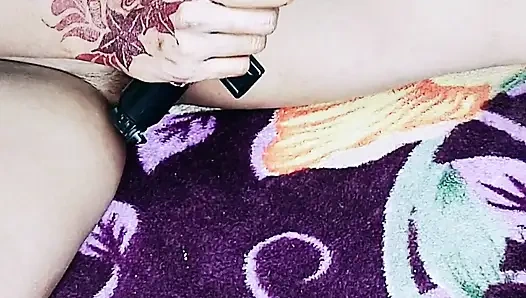 My sister got naked and drained the water from her pussy