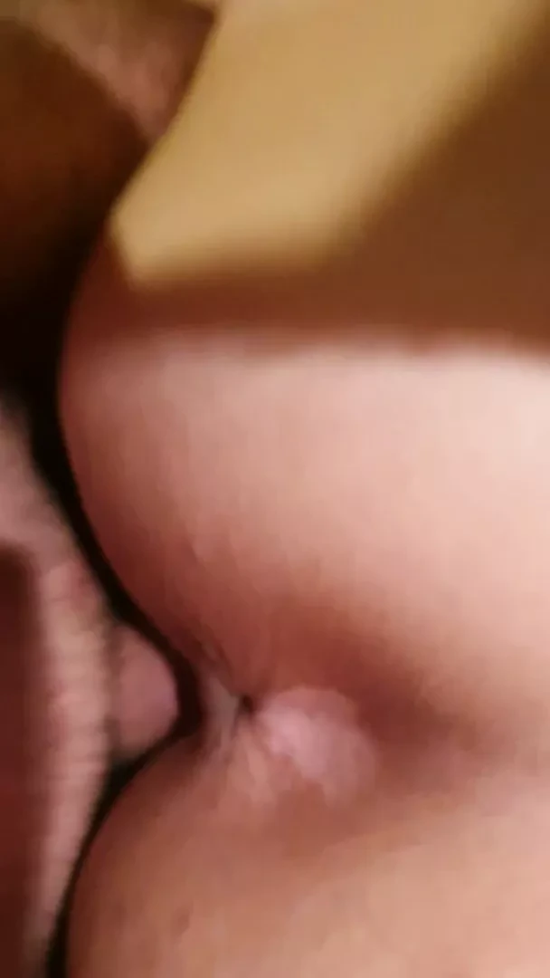 Je bourre la chatte de ma femme qui jouie comme une salope