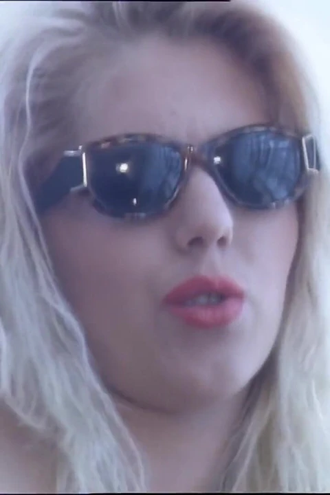 Горячую блондинку жестко трахнули сзади