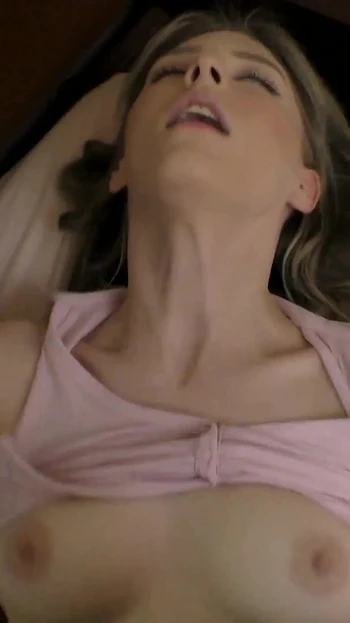 Хуище долбит миниатюрную Melody Marks - безнравственное видео от первого лица 4k