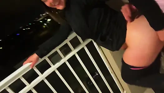 Riskli otel balkon sikişi ve plajda seks