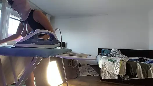 Amateur mom does housework naked.