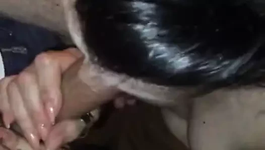 MİLF verir oral seks için genç adam