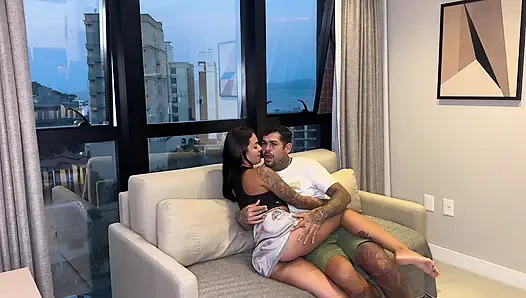 RECEBI UMA VISITA INESPERADA DA MINHA VIZINHA RABUDA