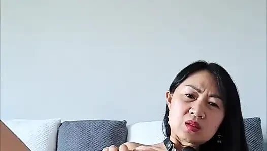 Şişman dildom işememi garantili bir şekilde fışkırtıyor