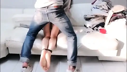 Seksi ayaklarıma bakıyordu