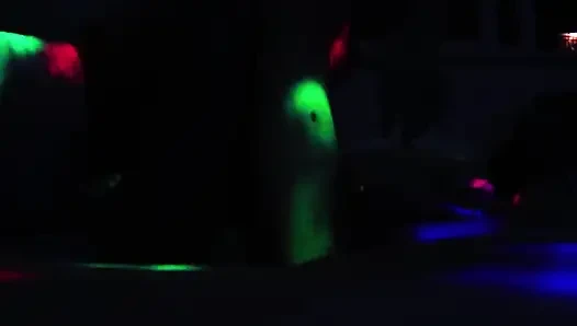 Romantik çift seks partisinde neredeyse yatağı ve kamerayı kırıyor