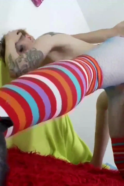 Büyük yarak emiyor anal sikişiyor... ağzına boşalma