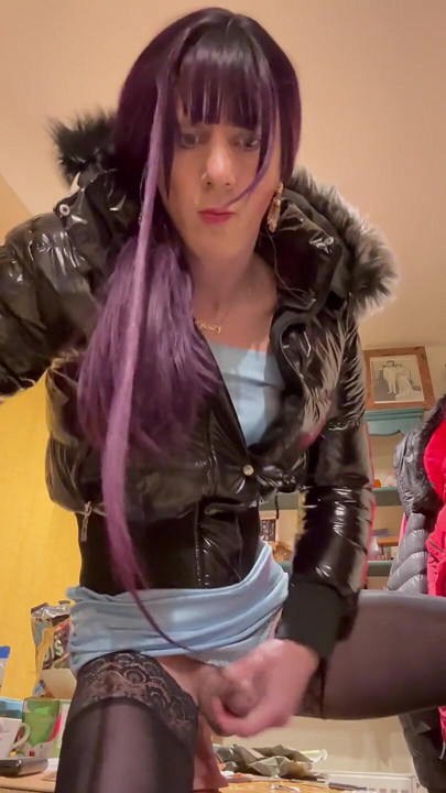Jess Silk dildoya biniyor