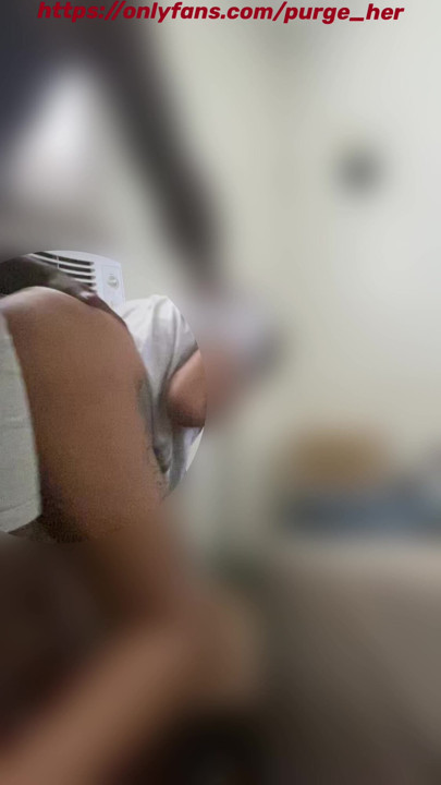 Aldatan kız arkadaşı orgazm olana kadar hardcore alır. köpeği bile mızmızlanmaya başladı. köpek yavrusu dövüldüğünü duydu