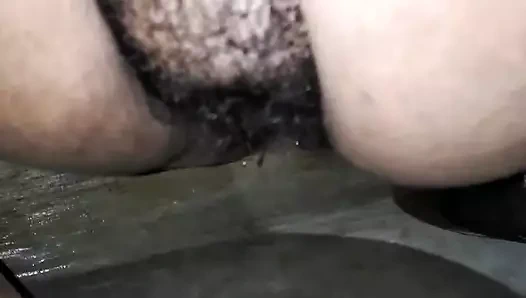 Dustu pissing