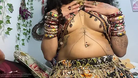 Boho eteklerinin altında kıllı amcık