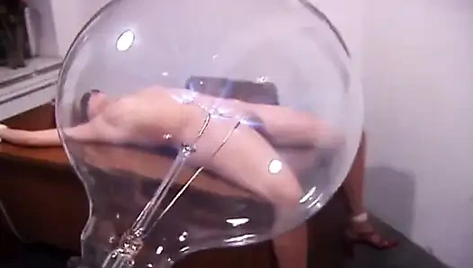 Tombul kızıl saçlı bebek cezalandırılıyor