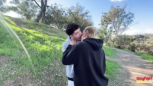 Yarak emiyor büyük sünnetsiz yarak yutuyor