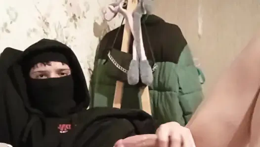 Genç yatakta zaman geçiriyor masturbasyonla rahatladı