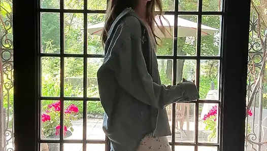 Kapıdan çıkmadan önce seni boşaltıyorum!