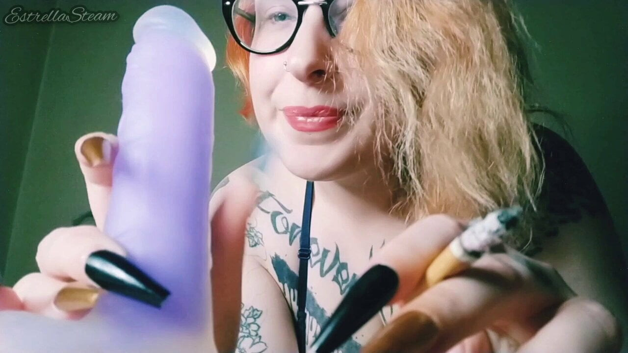 benim dildo ve bir sigara ile oynamak