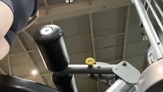 Jucielussie spor salonu egzersiz seansı