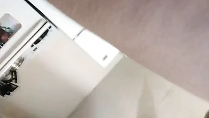 Aptal aptal onun ıslak amını duymanı istiyor