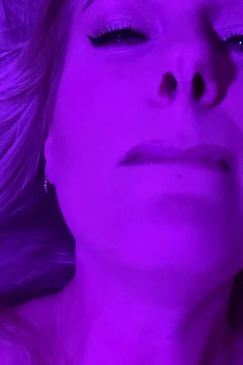 Senin için boşalırken gözlerime bak