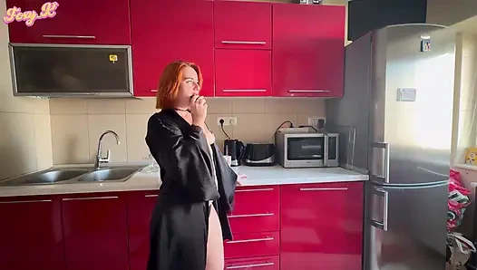 Erkek delisi üvey kız kardeşimle mutfakta sabah seksi