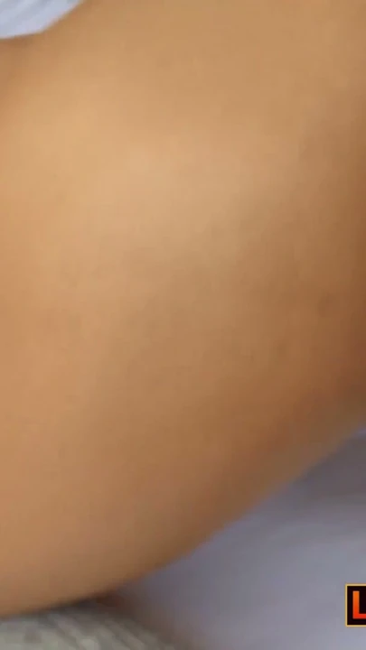 Ateşli latin orta yaşlı seksi kadın vahşi ev yapımı sikişte büyük yarağı gırtlağına kadar alıyor | Klip 1