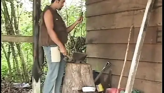 Kovboy adam esmerin götünü yalıyor ve büyük yarakla dolduruyor