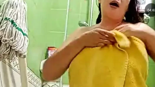 Sadece banyo yaparken izlemek için
