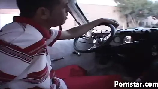 Seksi sarışın ponpon kız Crista Moore şeker adamın sikini emiyor