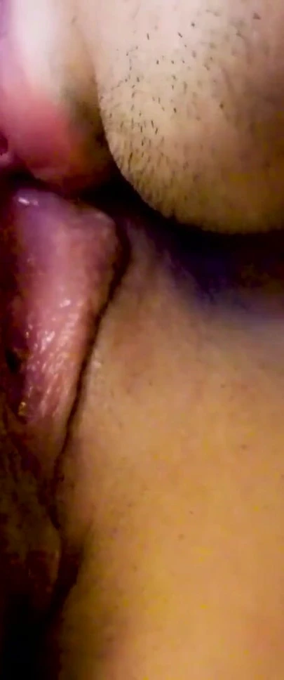 Baba, amımı yeterince nemlendirdin, izin ver sana sakso çektireyim