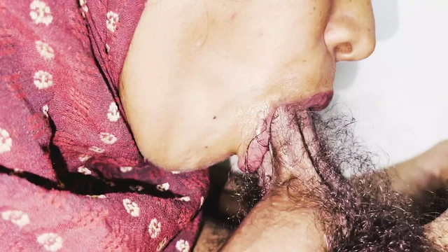 Мусульманская индийская королева с глубокой глоткой в хиджабе вернулась