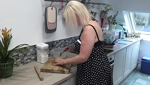 Bayan Moon ve yuvarlanan pin