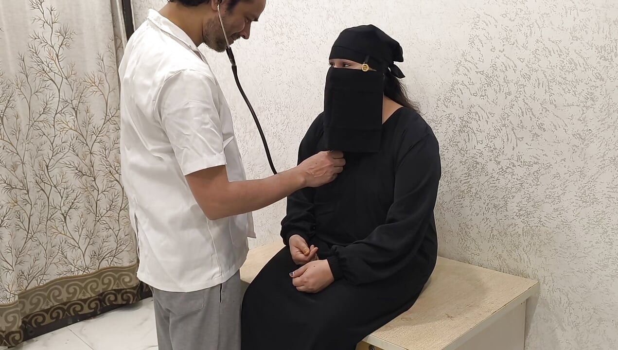 Tesettürlü kadınlar doktorla sikişiyor