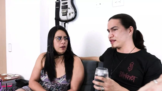 Erkek arkadaşımı evde üvey erkek kardeşimle siktim.