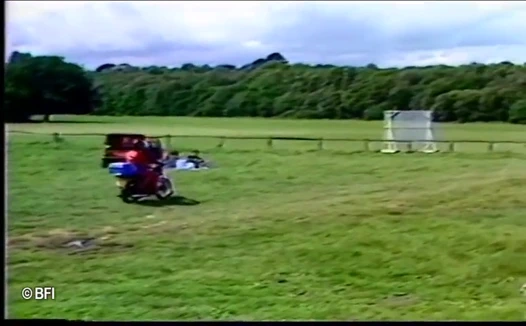 Poppa ve üvey anne üvey kızı için en iyi şeyleri biliyor