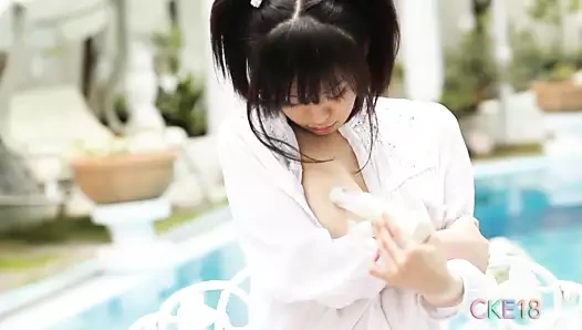 Japon genç baştan çıkarıcı bir şekilde yalama ve alay kendini