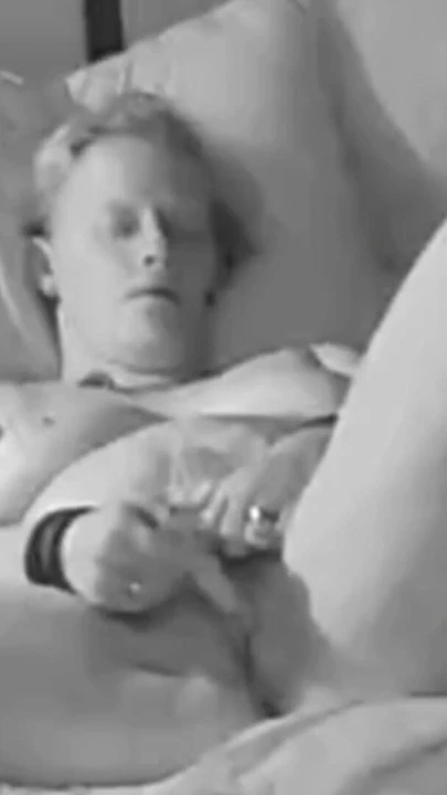 Pawg orta yaşlı seksi kadının boşalması gerekiyor | Klip 2