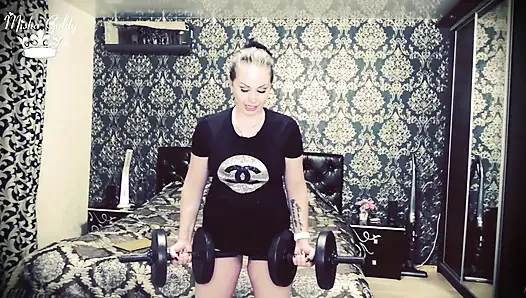 Biceps meydan okuması için 101 ağırlık kaldırma tekrarları!
