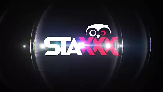 Şaşırtıcı sarışın milf istiyor için sikme sert