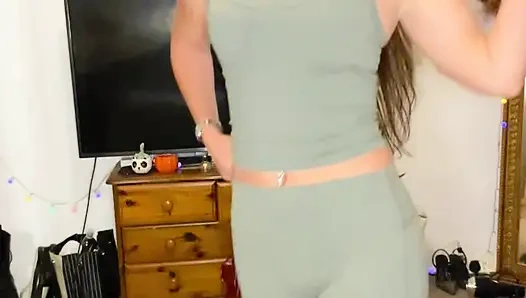 Sürtük İngiliz üniversiteli genç kız striptiz yapıyor