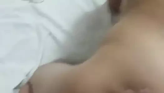 Depois do banho a vagabunda quer mais rola