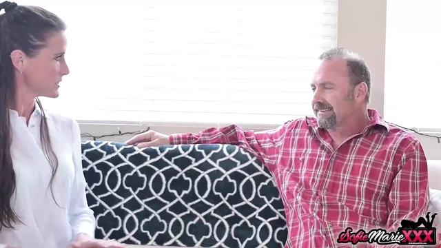 Богиню с натуральными сиськами Sofie Marie жестко трахнули после минета