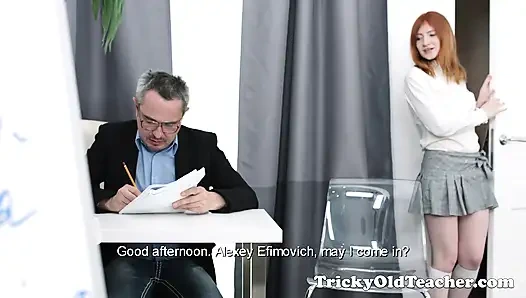 Ateşli genç tatlı red öğretmeni tarafından kandırılıyor ve sikiliyor