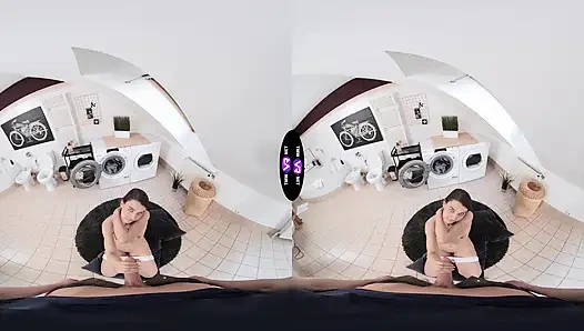 Elena Vedem'in çıplak çamaşır numarası onu sert sikiyor - teenmegaworld